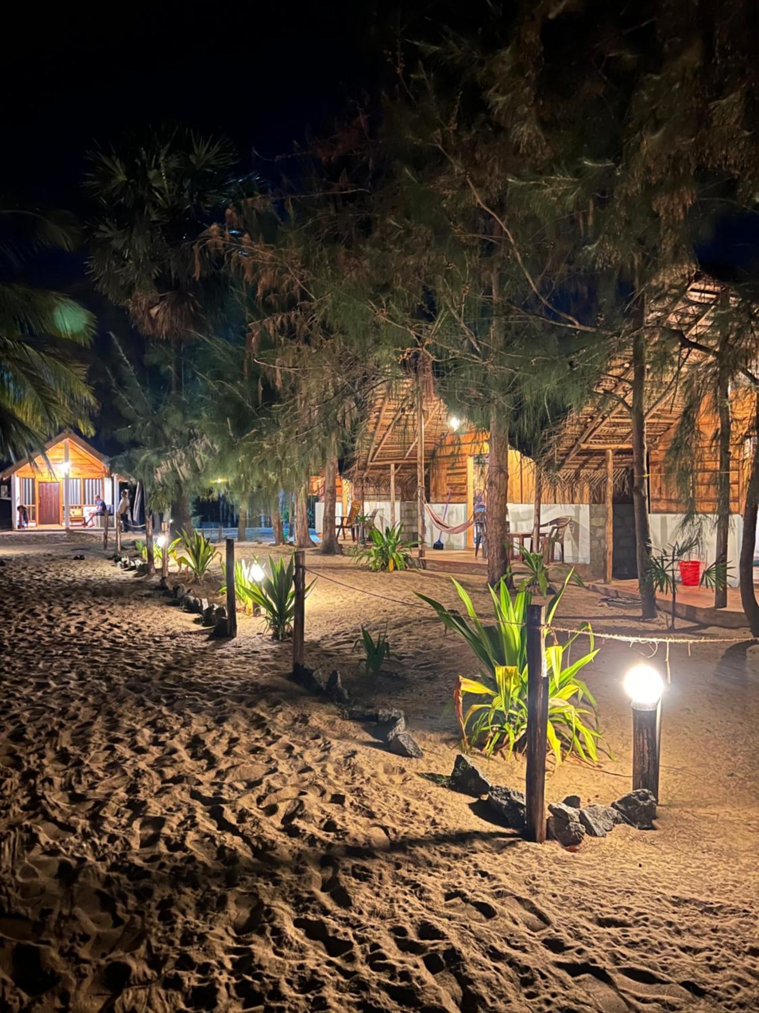 Sand Dune Beach Resort & Surf Camp Vịnh Arugam Ngoại thất bức ảnh