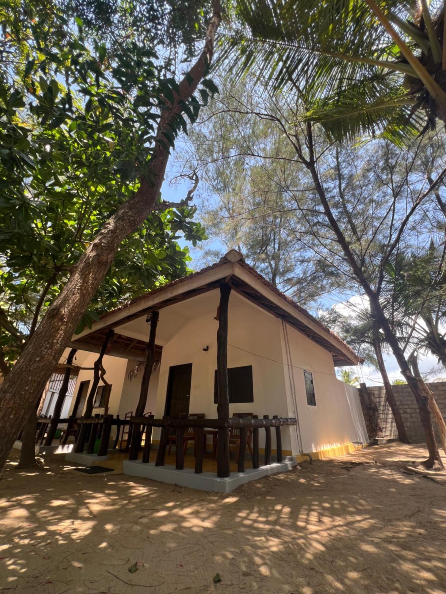 Sand Dune Beach Resort & Surf Camp Vịnh Arugam Ngoại thất bức ảnh
